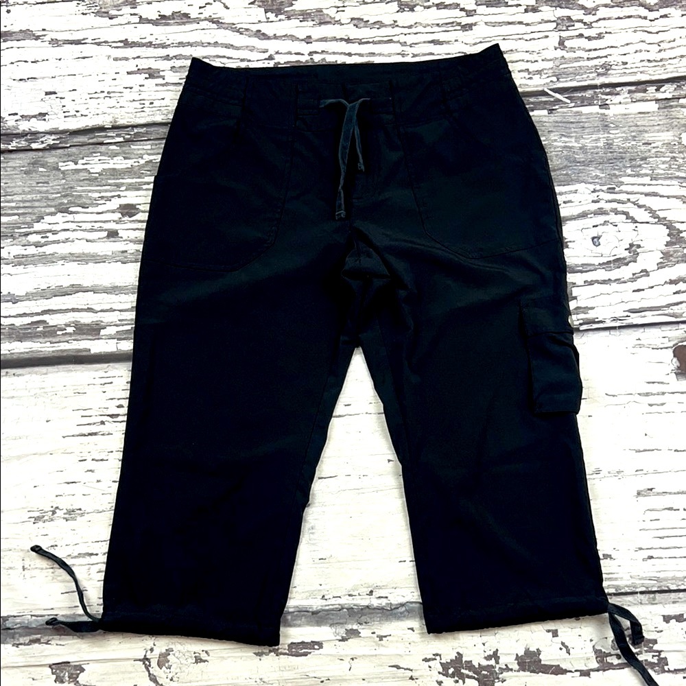 ALO - Black Cropped Cargo Pants - Size Small